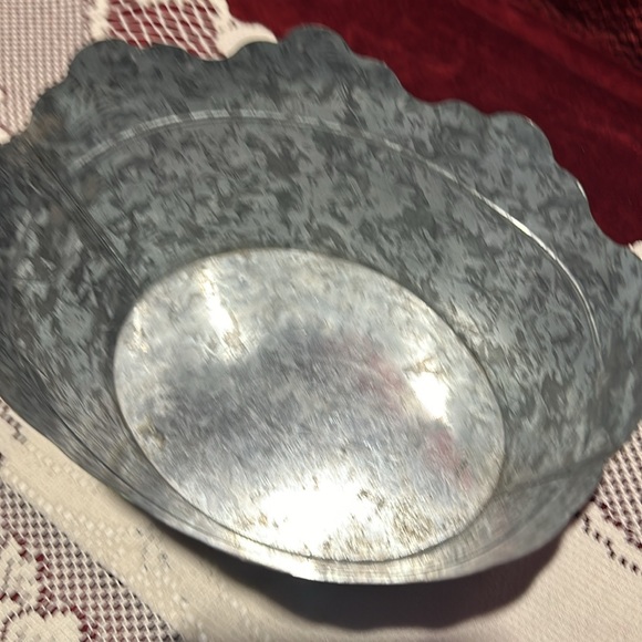 Hand painted floral garden design, Metal basket oval, ring handles. - Picture 5 of 7